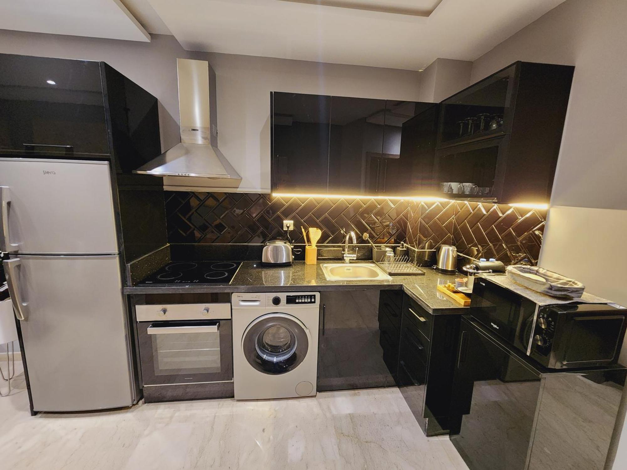 The Twenty-six Palmier By Ib Signature - Design 1bedroom With Wifi, Parking, Self Check-in, 24 X7 Security - View With Terrace - Walk To Cafes! Centre, Tram *