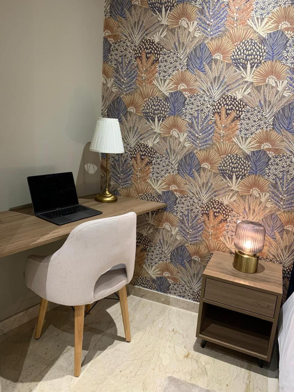 The Twenty-six Palmier By Ib Signature - Design 1bedroom With Wifi, Parking, Self Check-in, 24 X7 Security - View With Terrace - Walk To Cafes! Centre, Tram Casa Blanca