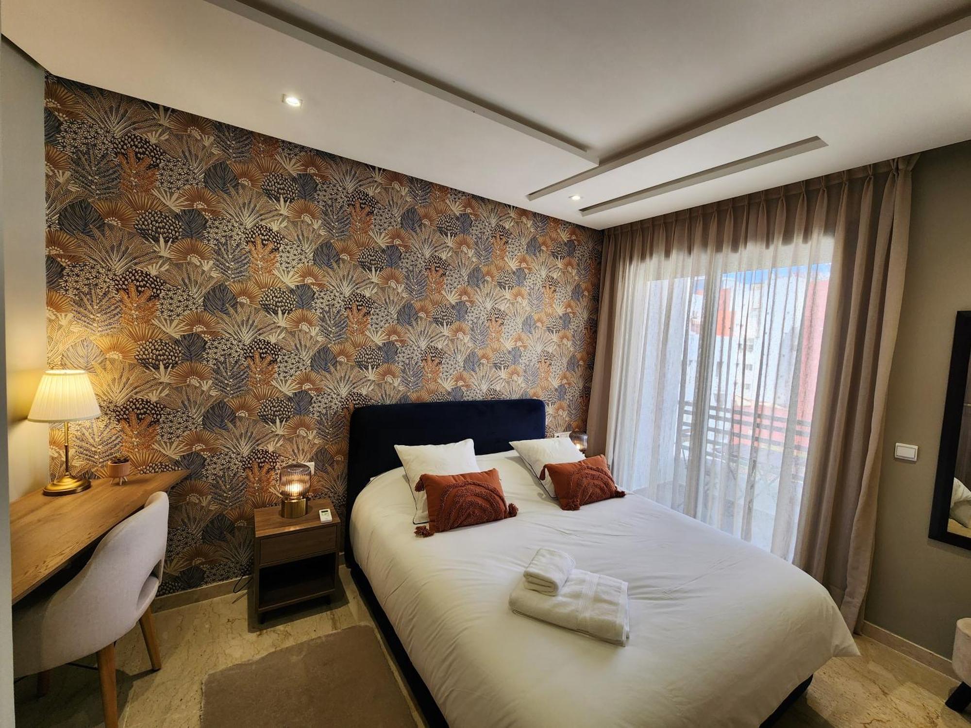 The Twenty-six Palmier By Ib Signature - Design 1bedroom With Wifi, Parking, Self Check-in, 24 X7 Security - View With Terrace - Walk To Cafes! Centre, Tram Casa Blanca