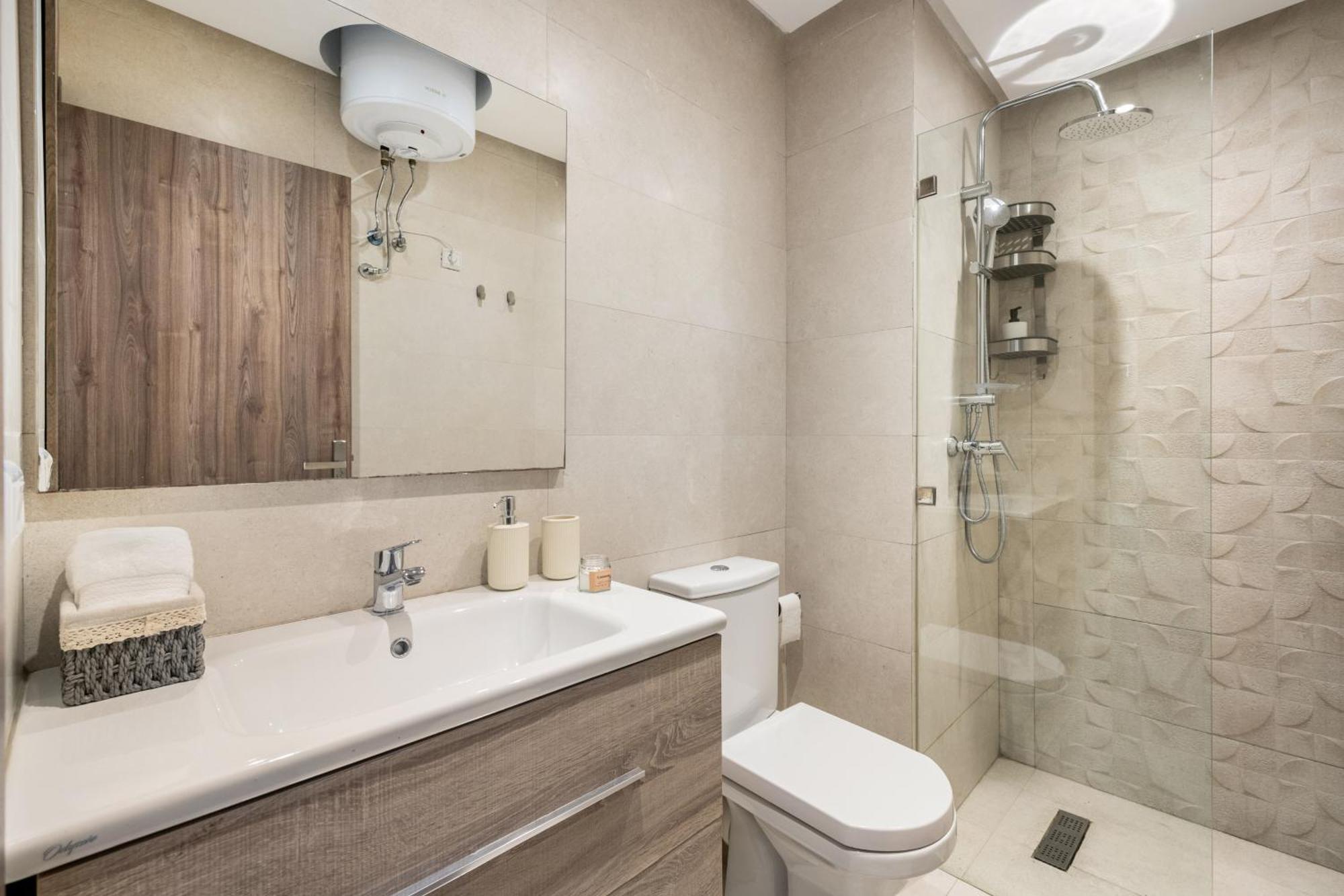 The Twenty-six Palmier By Ib Signature - Design 1bedroom With Wifi, Parking, Self Check-in, 24 X7 Security - View With Terrace - Walk To Cafes! Centre, Tram * Casa Blanca